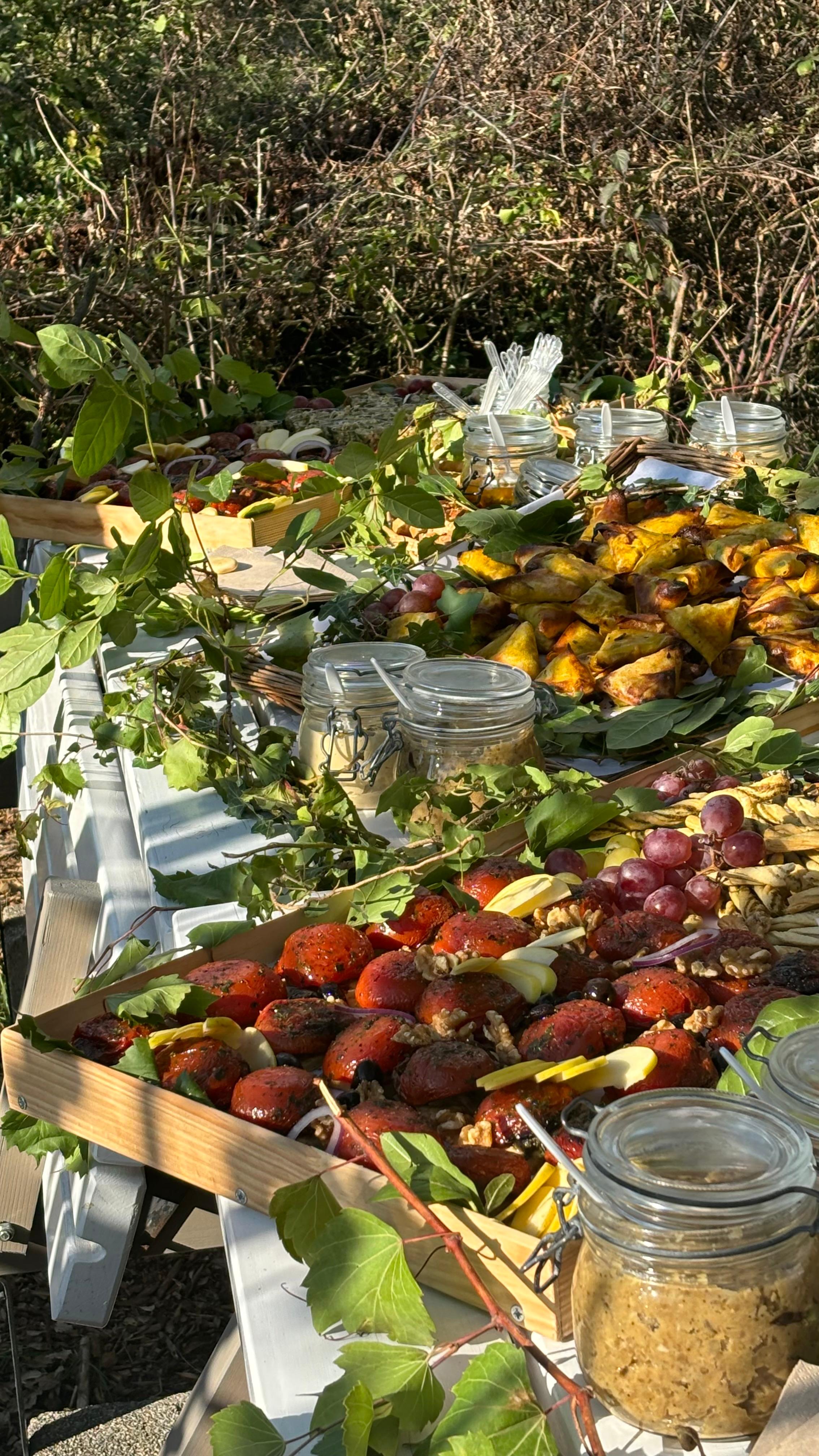 Vue d'ensemble du buffet traiteur