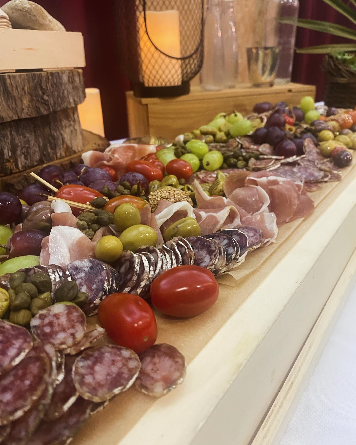 Planche apéritive provençale — charcuterie, olives et produits du terroir par Bien Manger Ensemble